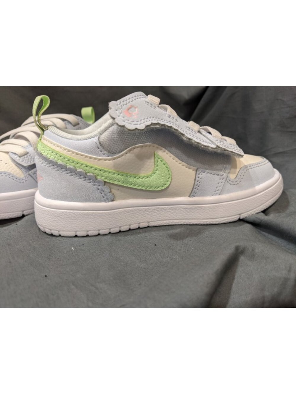 Jordan AJ 1 Low ALT SE Fem Hook-and-loop closure Toddlers Size 11 NEW NO BOX! - Picture 5 of 10